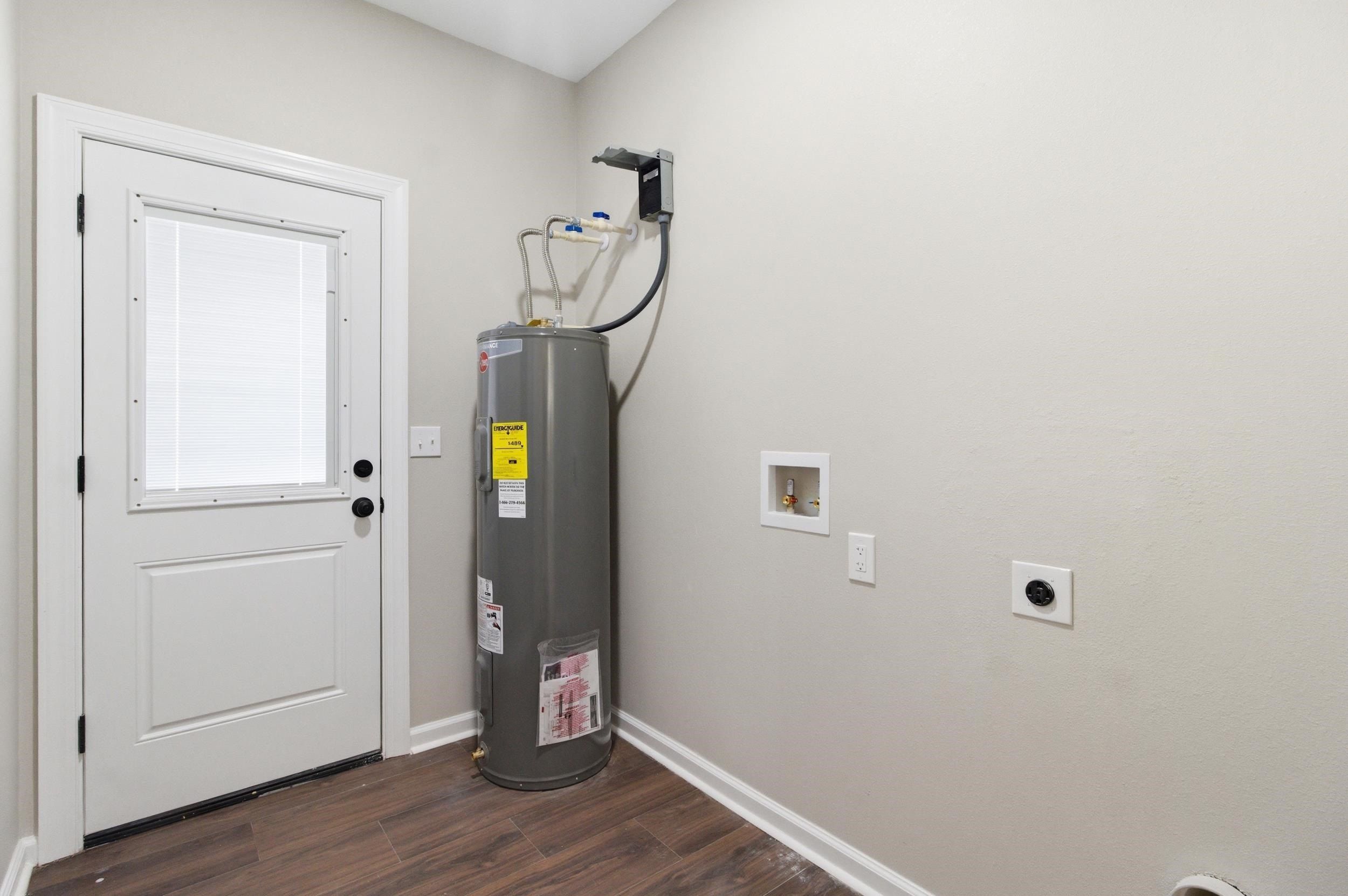 1971 Shadyside Circle. Tallahassee, FL 32305