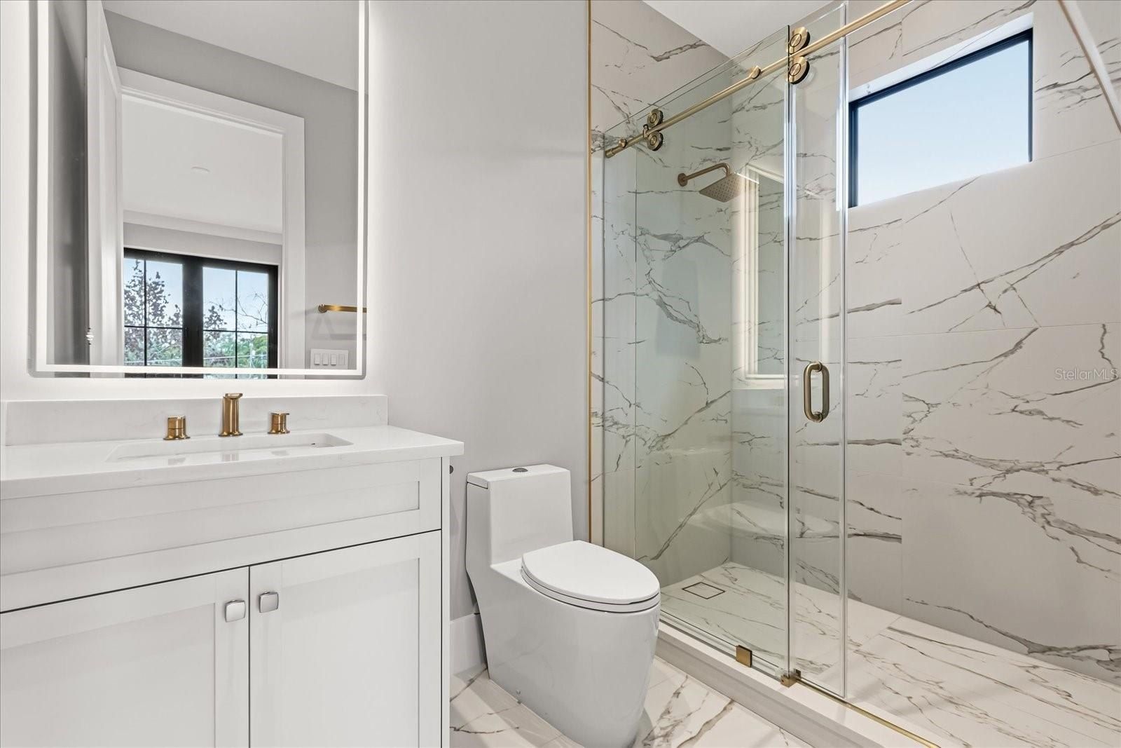 2415 Laura Place. Orlando, FL 32803