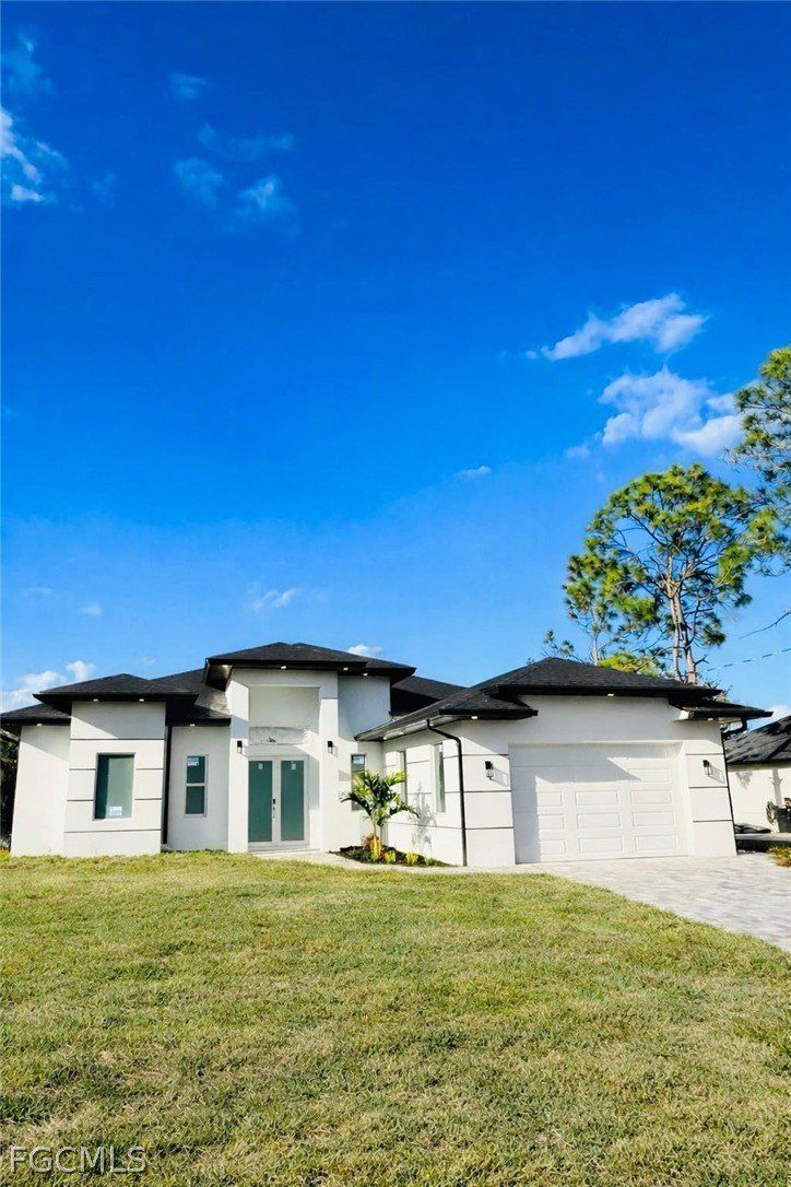 3310 39Th St Sw. Lehigh Acres, FL 33976