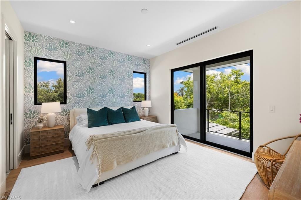 850 10Th St N. Naples, FL 34102