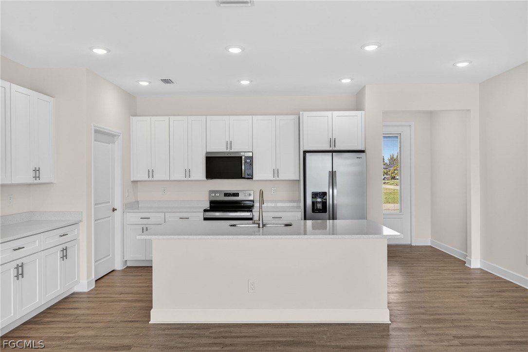 2553 Nw 20Th Avenue. Cape Coral, FL 33993