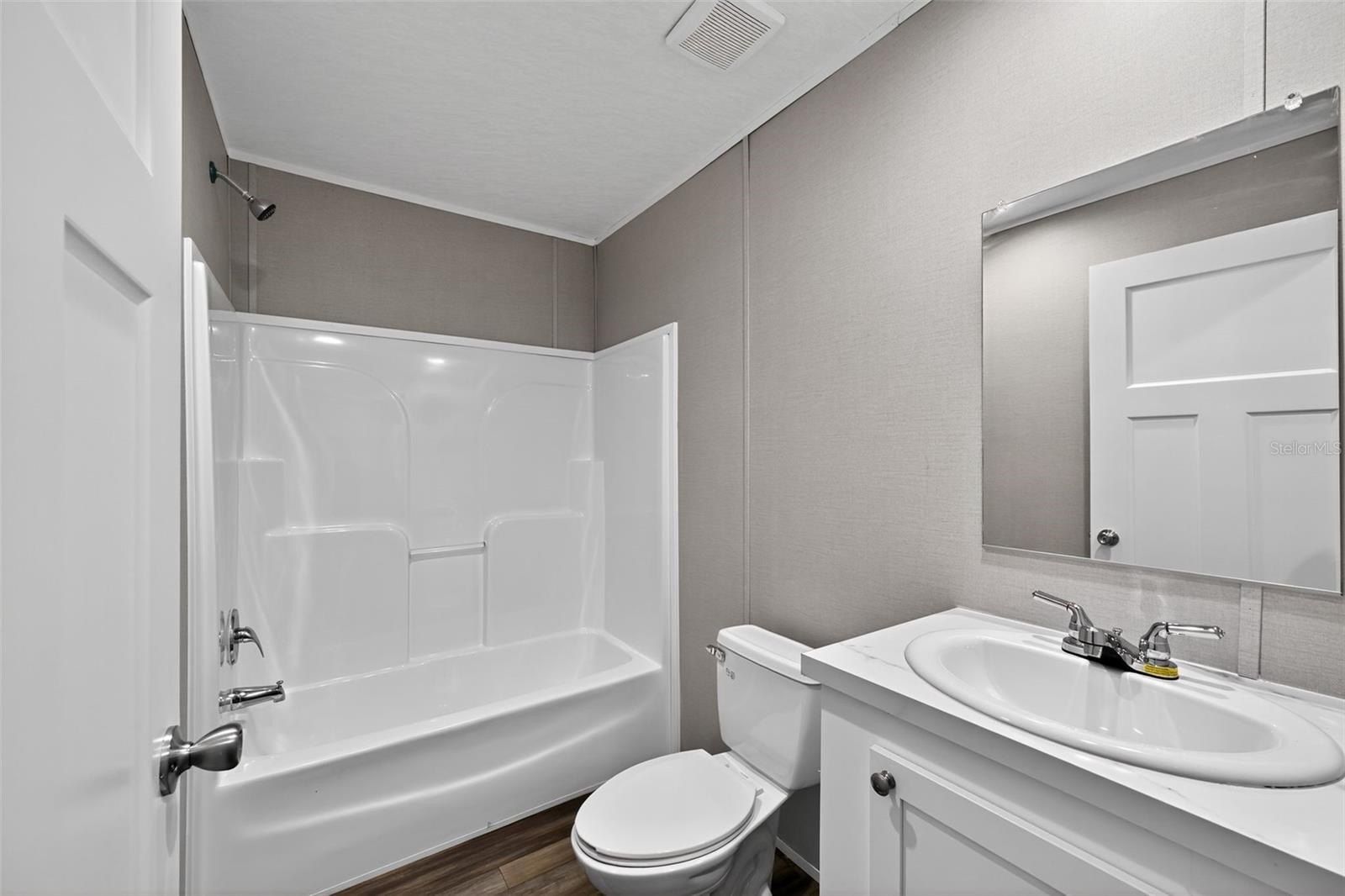 134 Weerts Road. San Mateo, FL 32187