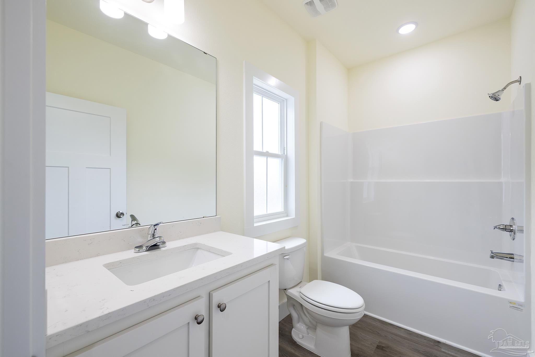 1913  1915 W Chase St. Pensacola, FL 32502