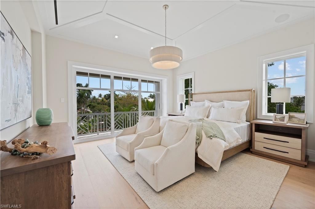 408 16Th Ave S. Naples, FL 34102