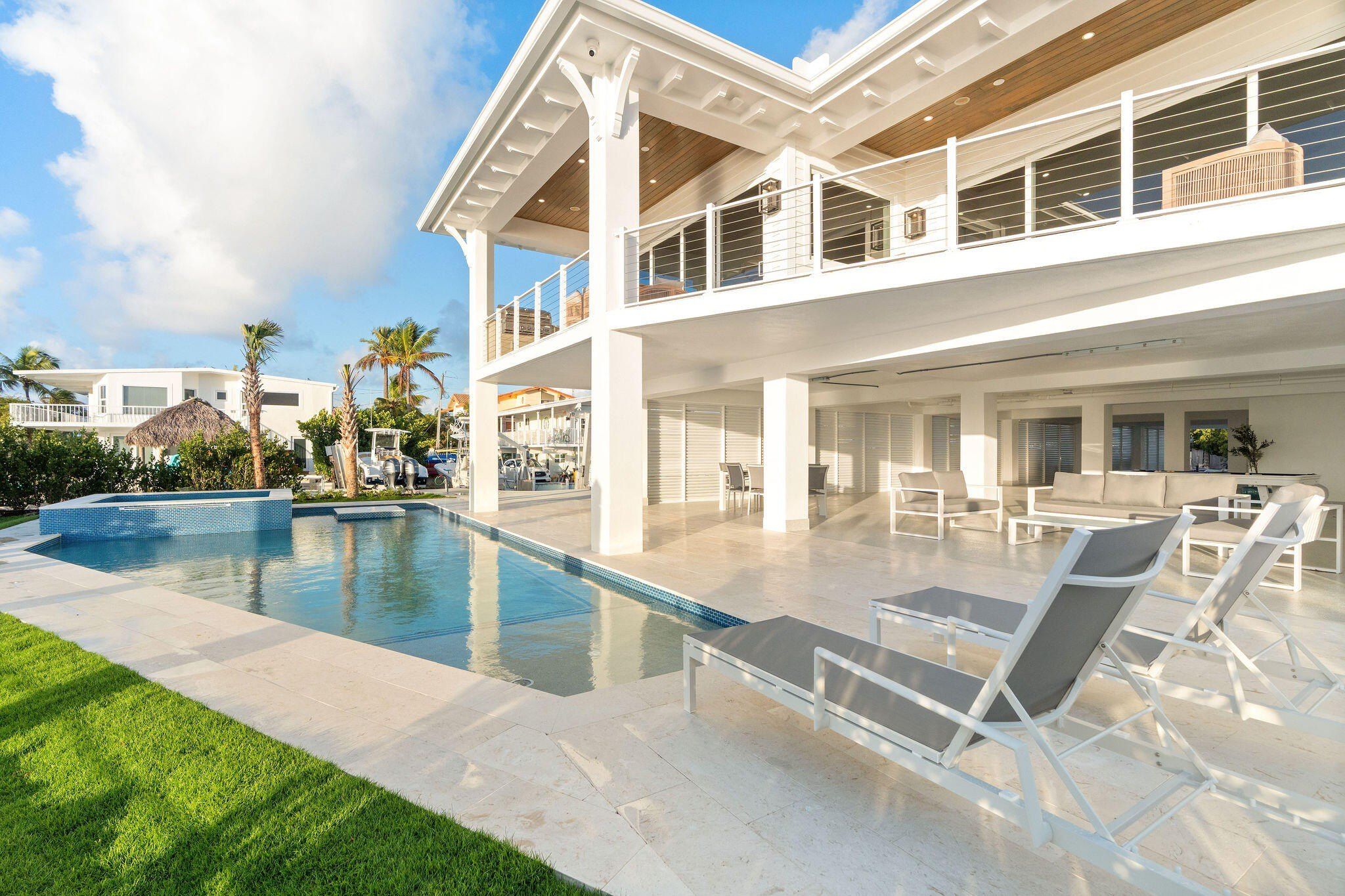 1002 Snapper Lane. Key Largo, FL 33037