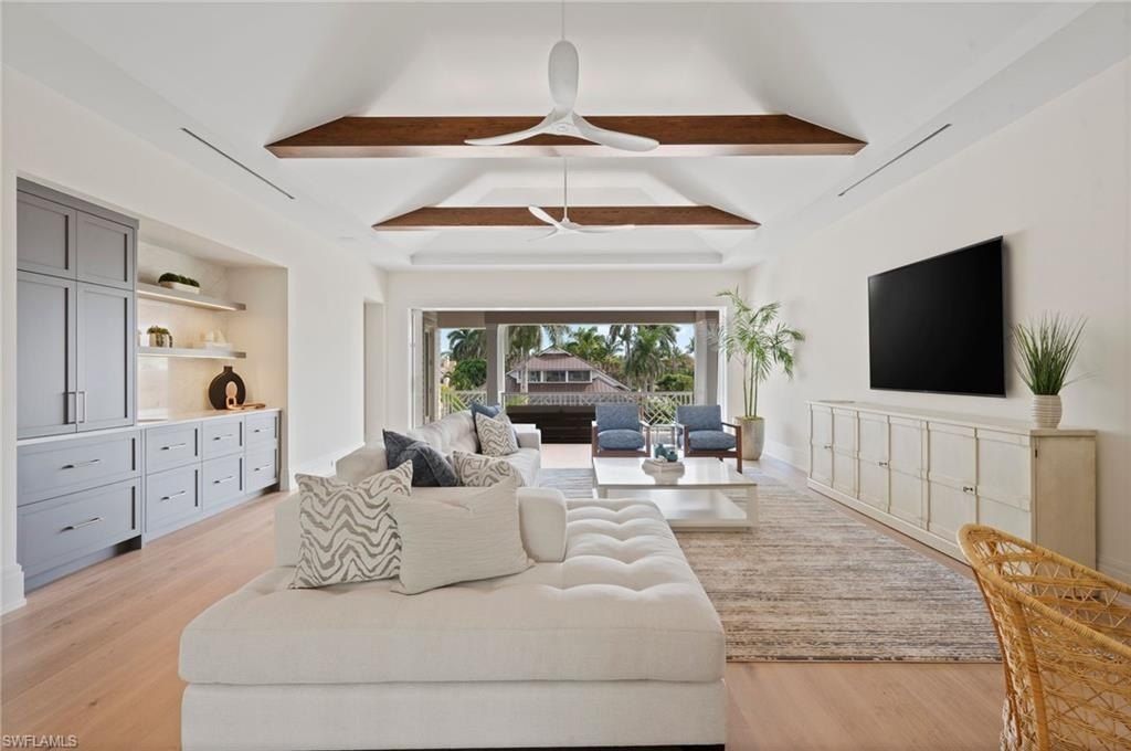 408 16Th Ave S. Naples, FL 34102