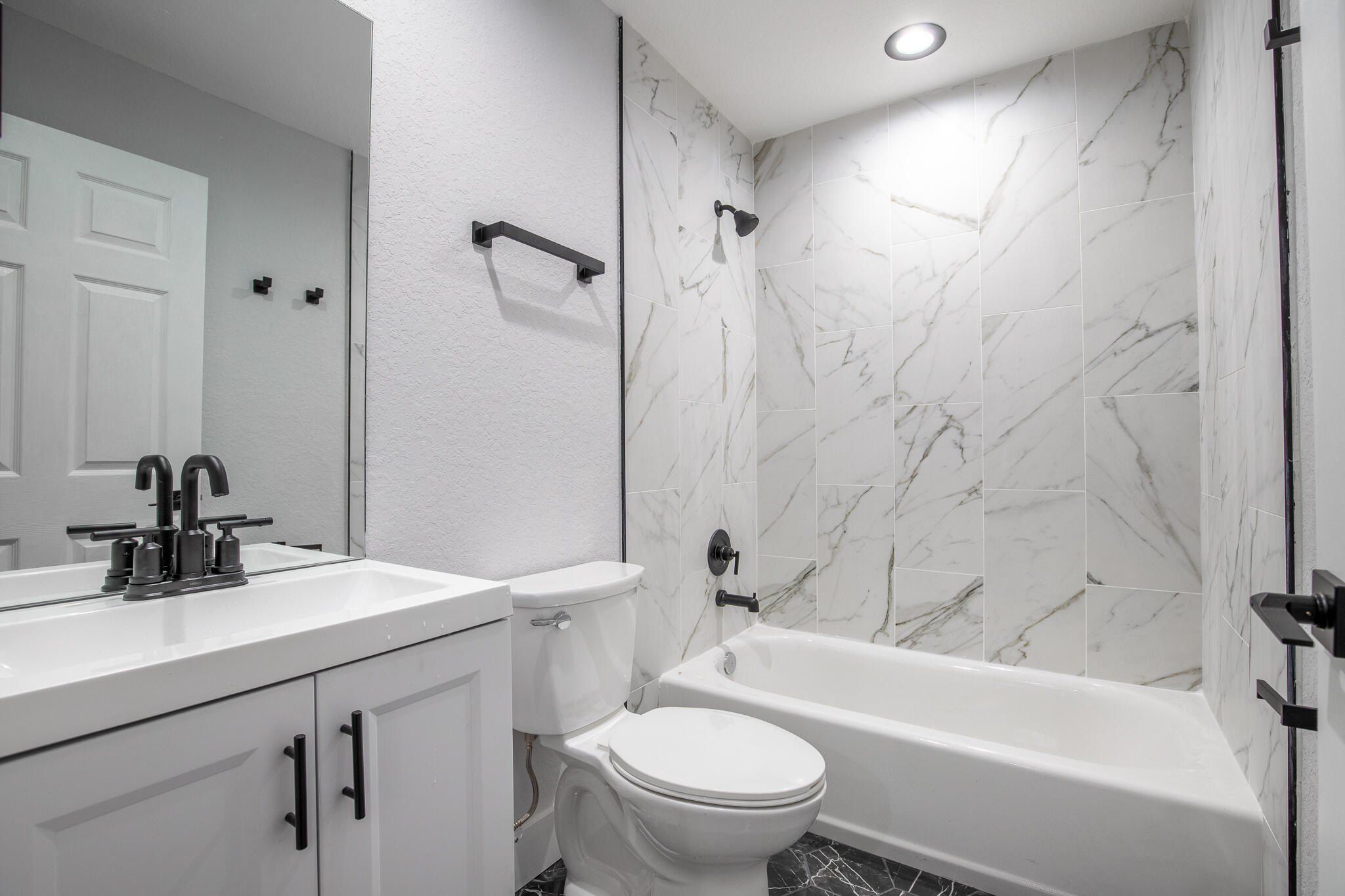 332 W Ventura Avenue. Clewiston, FL 33440