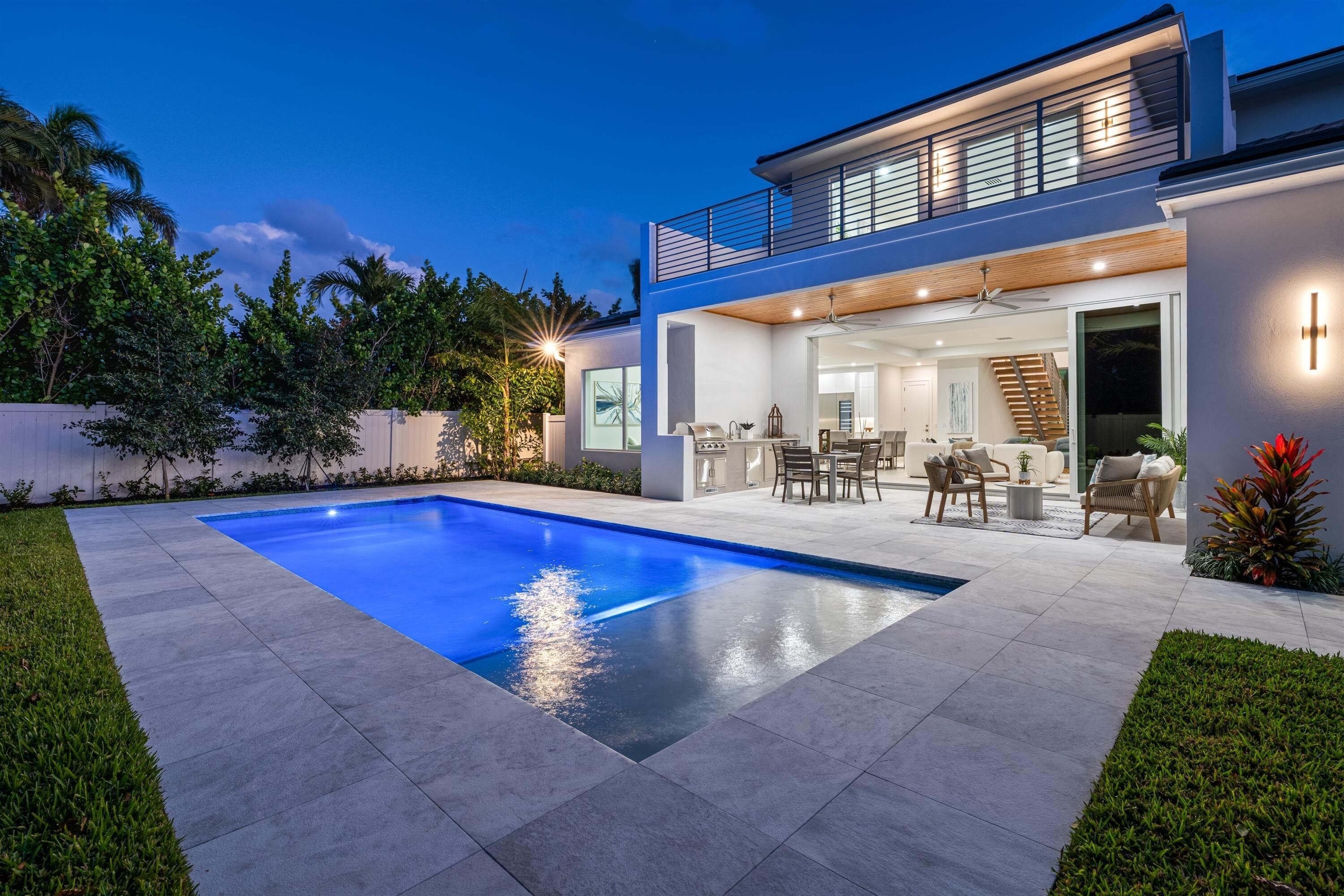 417 Lake Drive. Delray Beach, FL 33444