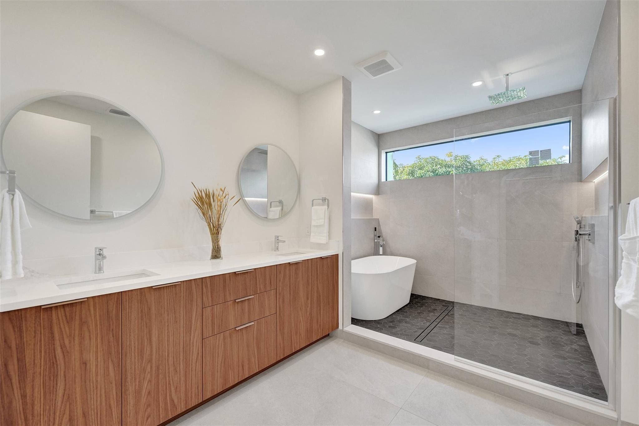 1525 Ne 15Th Avenue. Fort Lauderdale, FL 33304