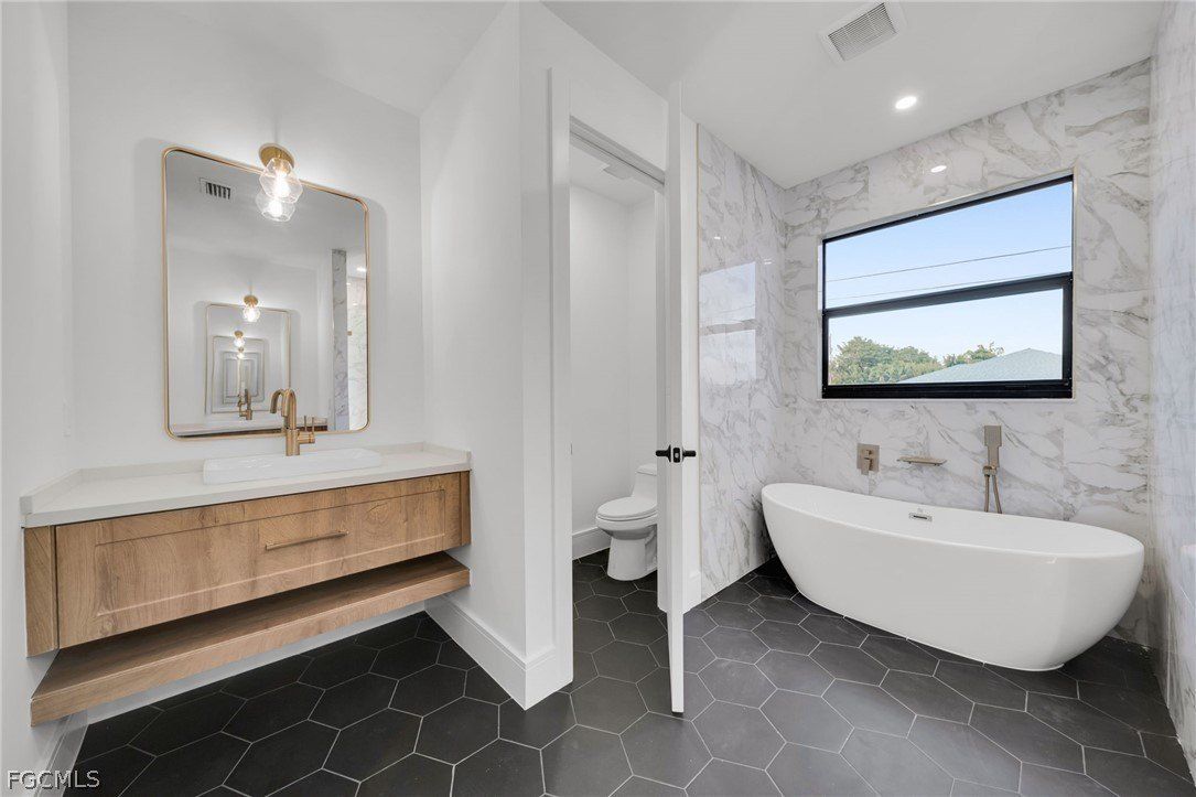 836 Sw 36Th Terrace. Cape Coral, FL 33914