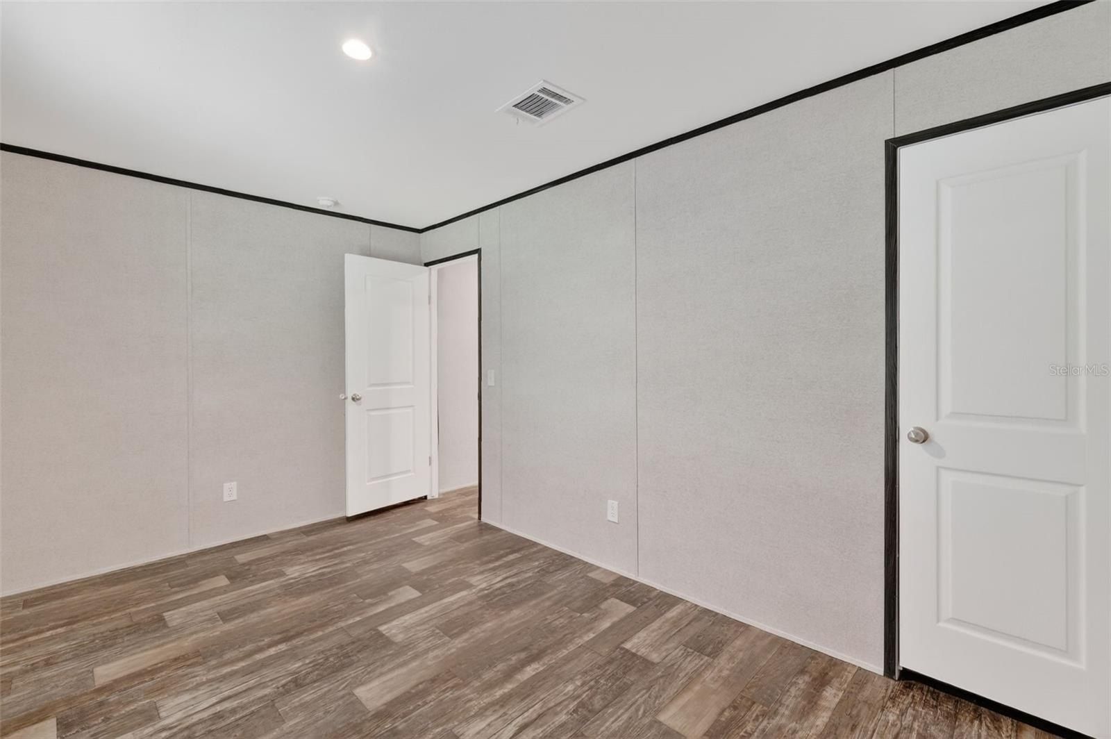 4152 C 575. Bushnell, FL 33513