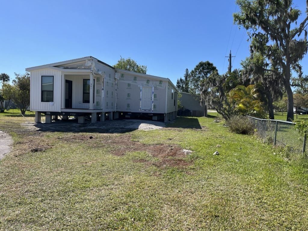 201 Rotterdam Avenue. Ellenton, FL 34222