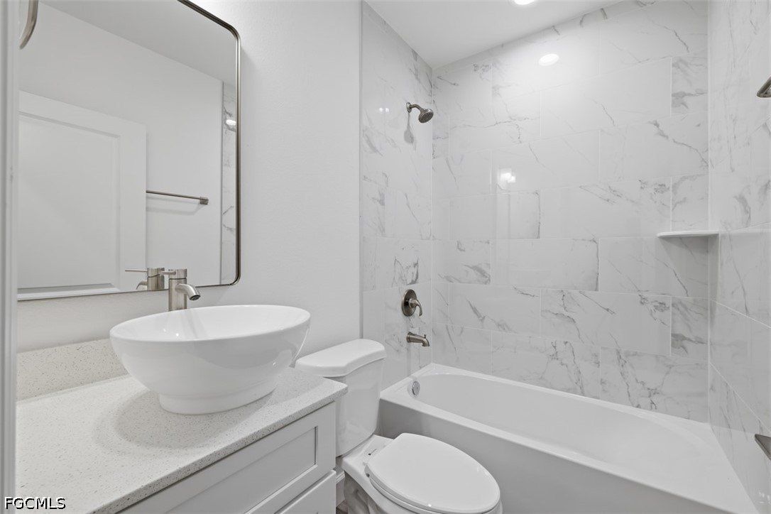 9275 Anita Avenue. Englewood, FL 34224