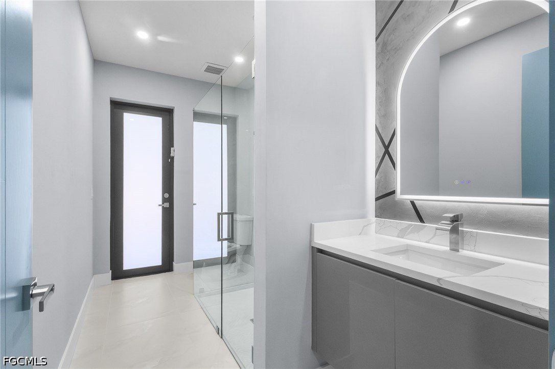 141 Sw 35Th Avenue. Cape Coral, FL 33991