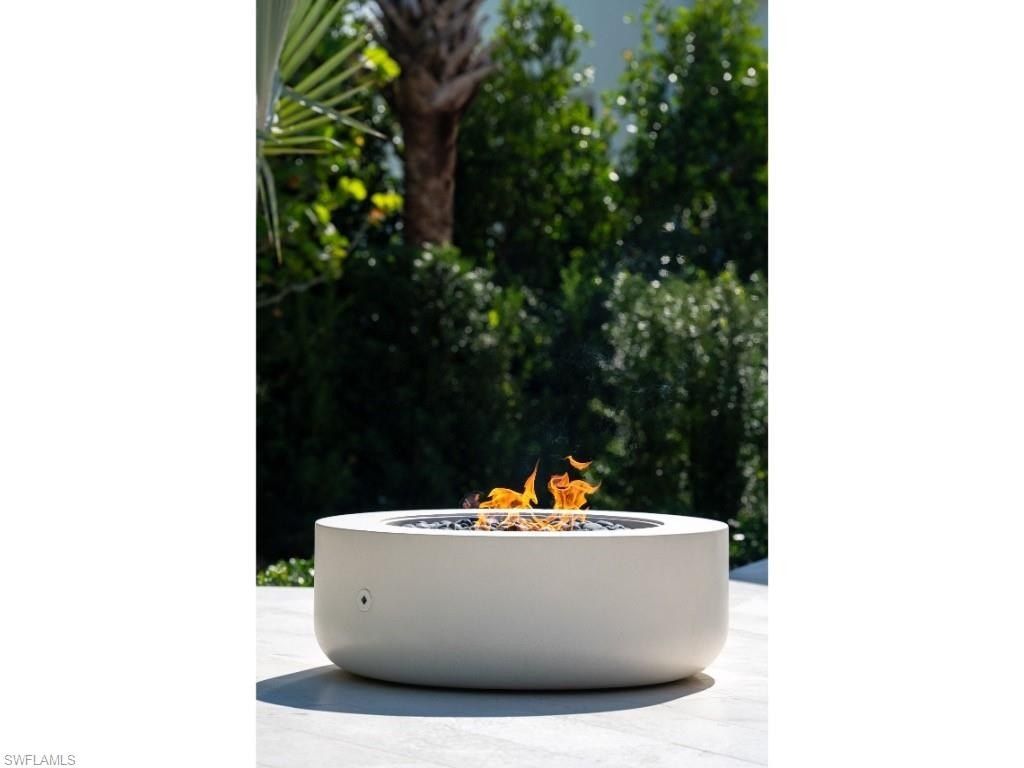 725 Pectin Rd. Naples, FL 34102