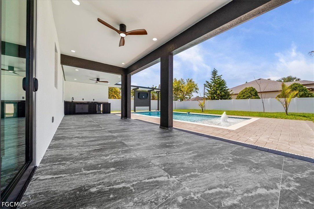 100 Sw 17Th Place. Cape Coral, FL 33991