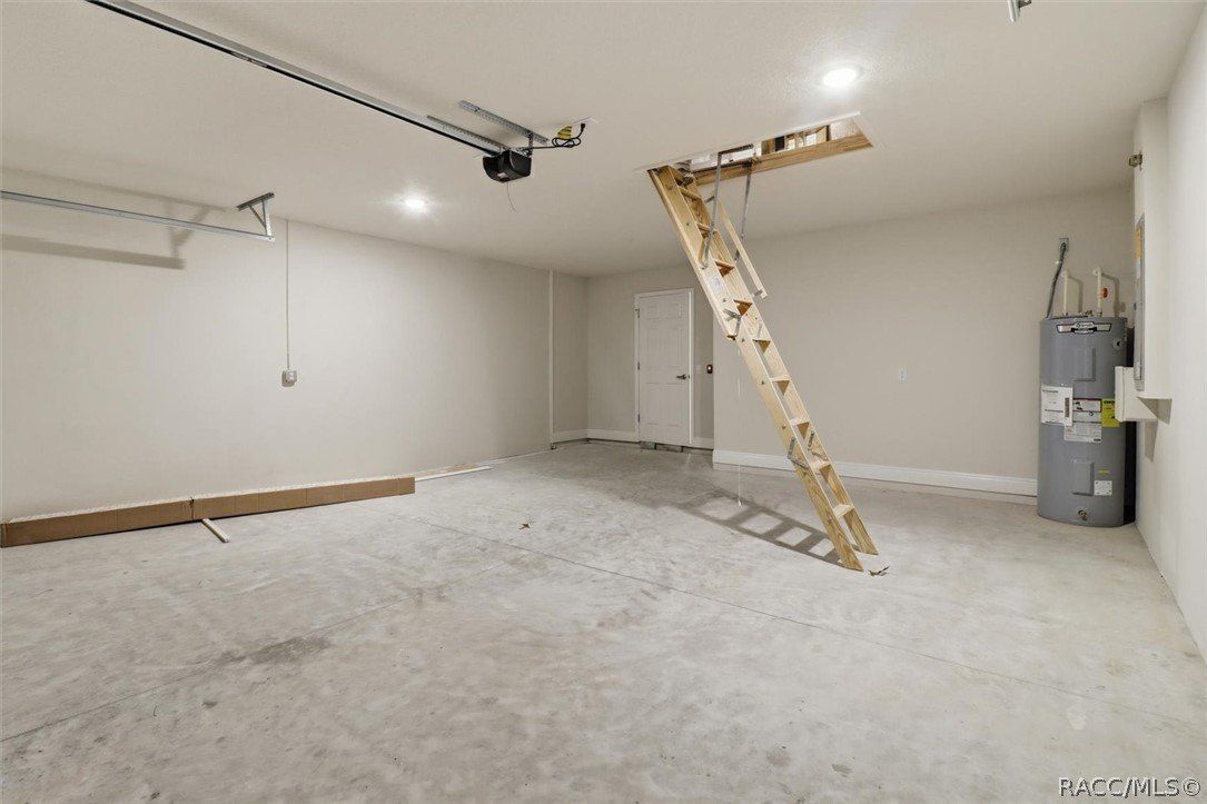 2934 W Pine Ridge Boulevard. Beverly Hills, FL 34465