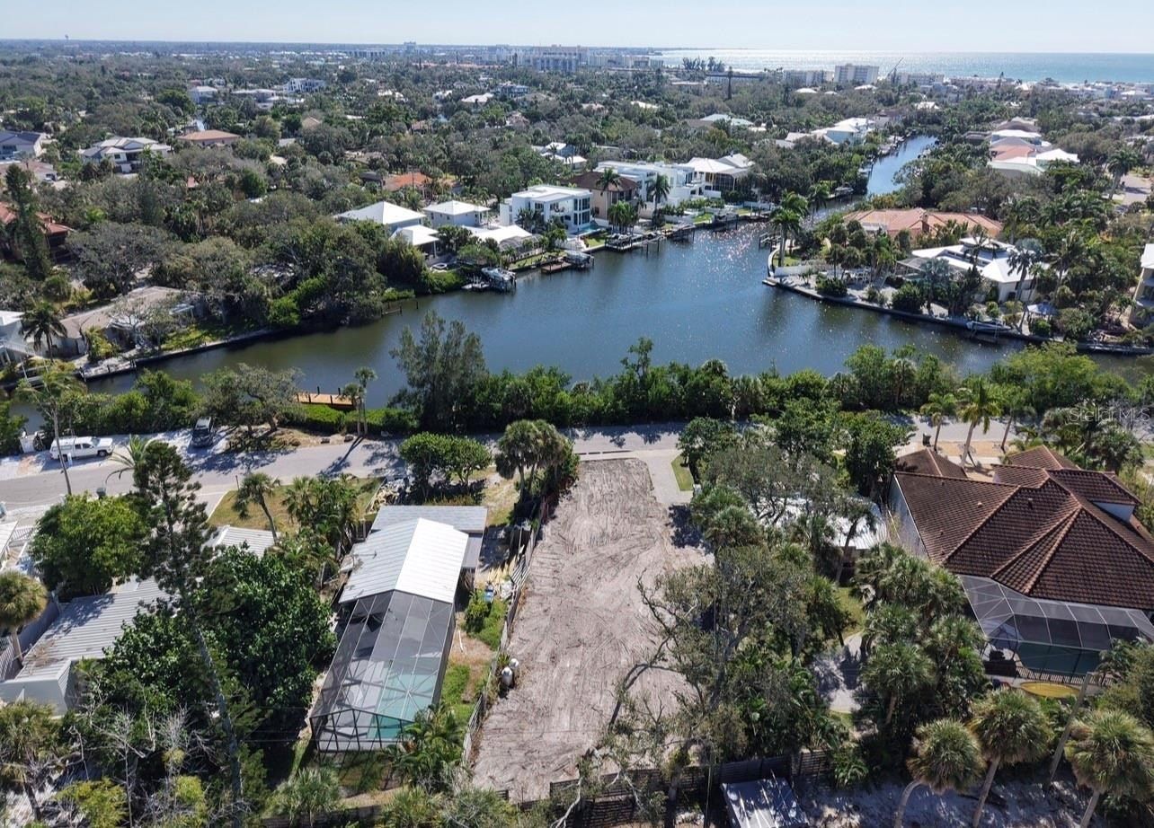 671 Avenida Del Norte. Sarasota, FL 34242