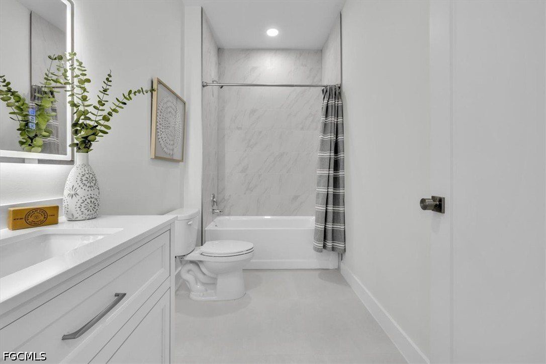 3527 Country Club Boulevard. Cape Coral, FL 33904