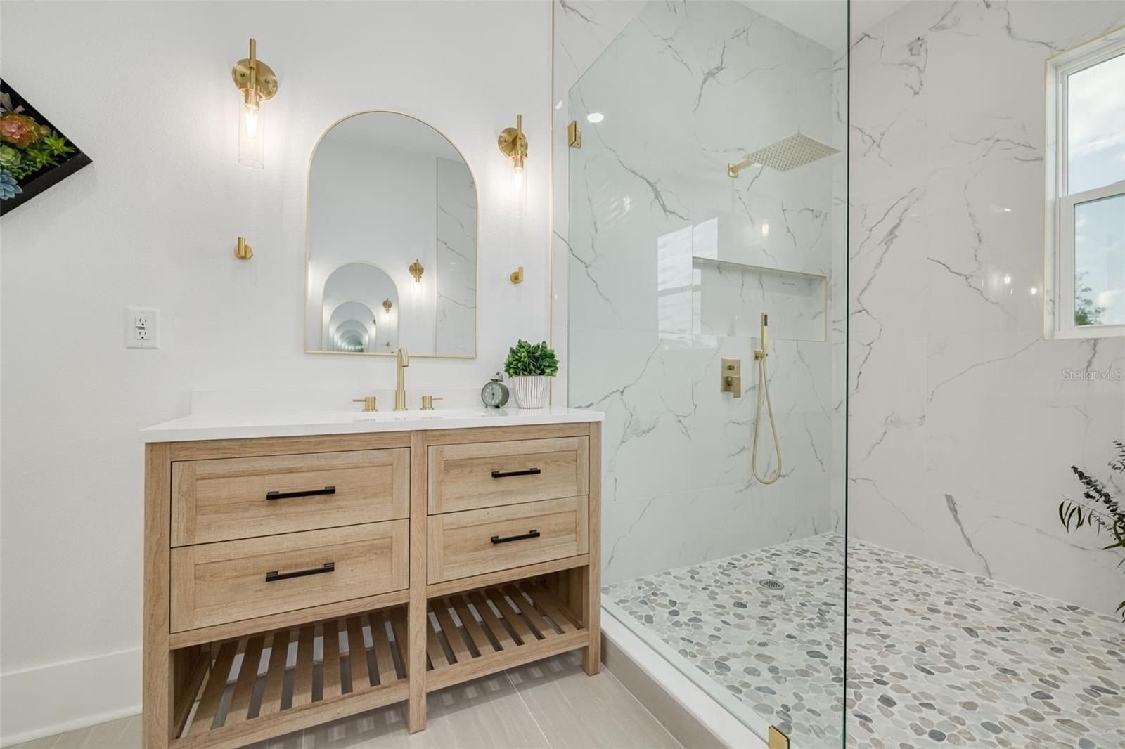 3317 15Th Street N. St Petersburg, FL 33704