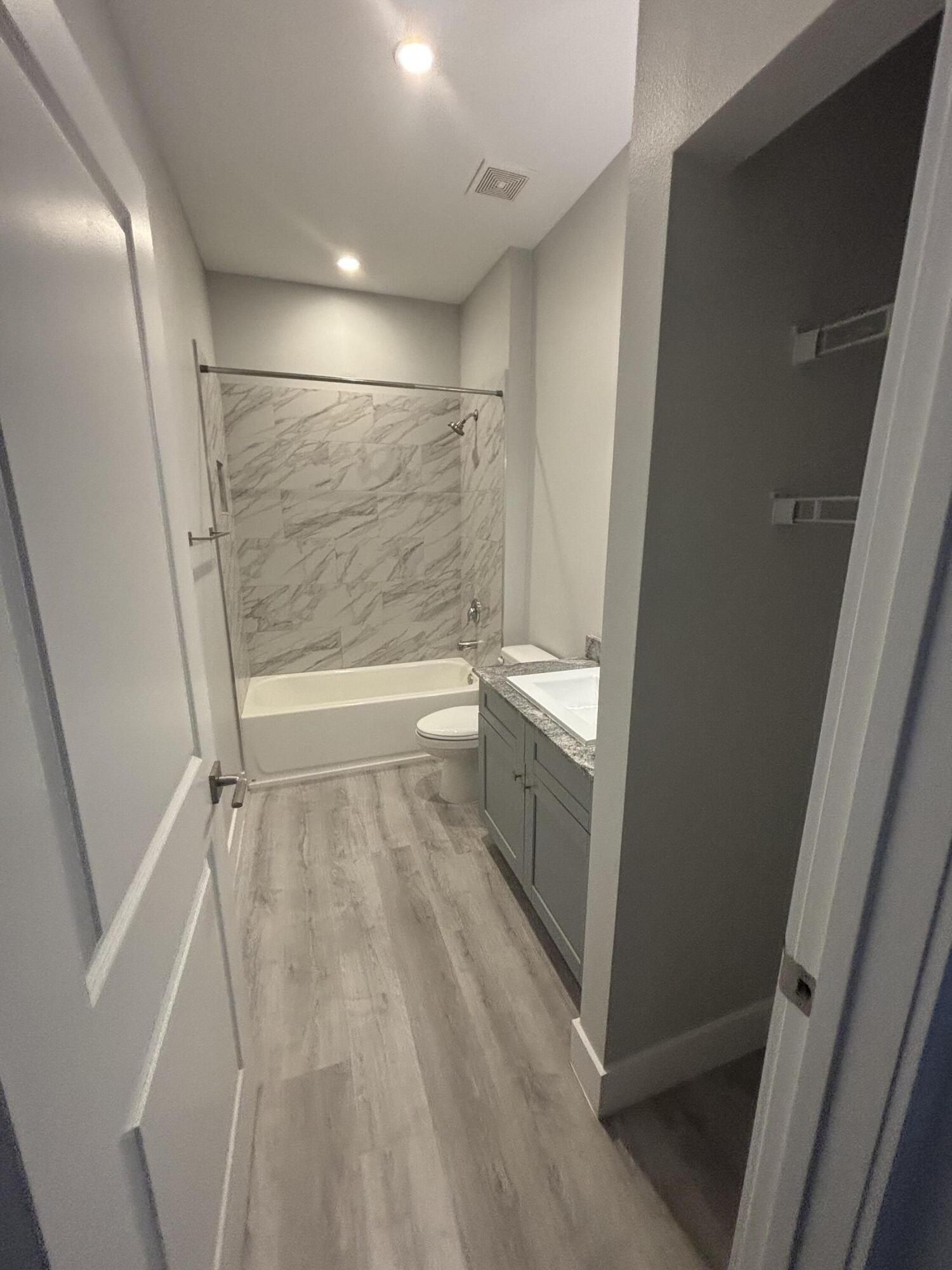 127 Nw 9Th Avenue. Delray Beach, FL 33444