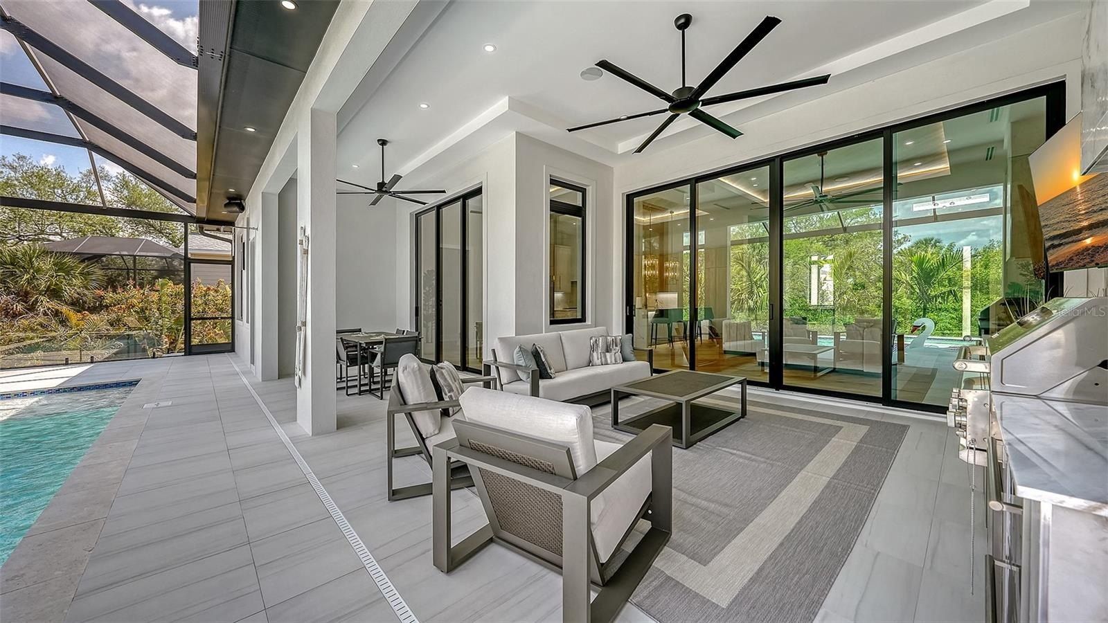 413 Island Circle. Sarasota, FL 34242