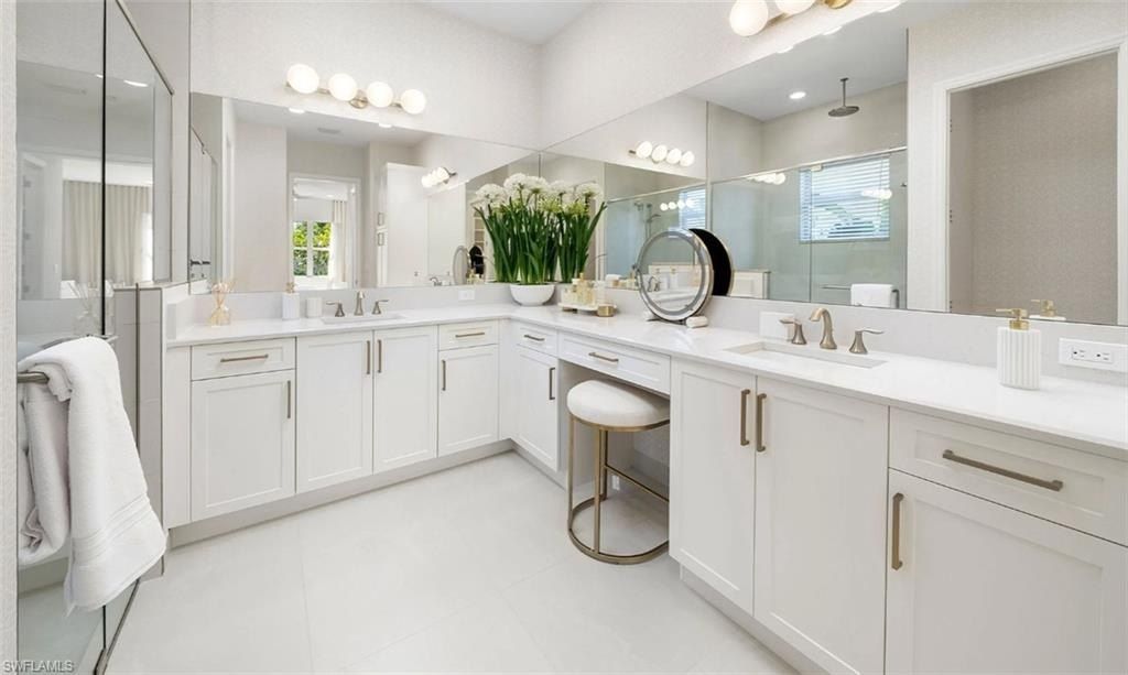 2669 Hyacinth Pl. Naples, FL 34112