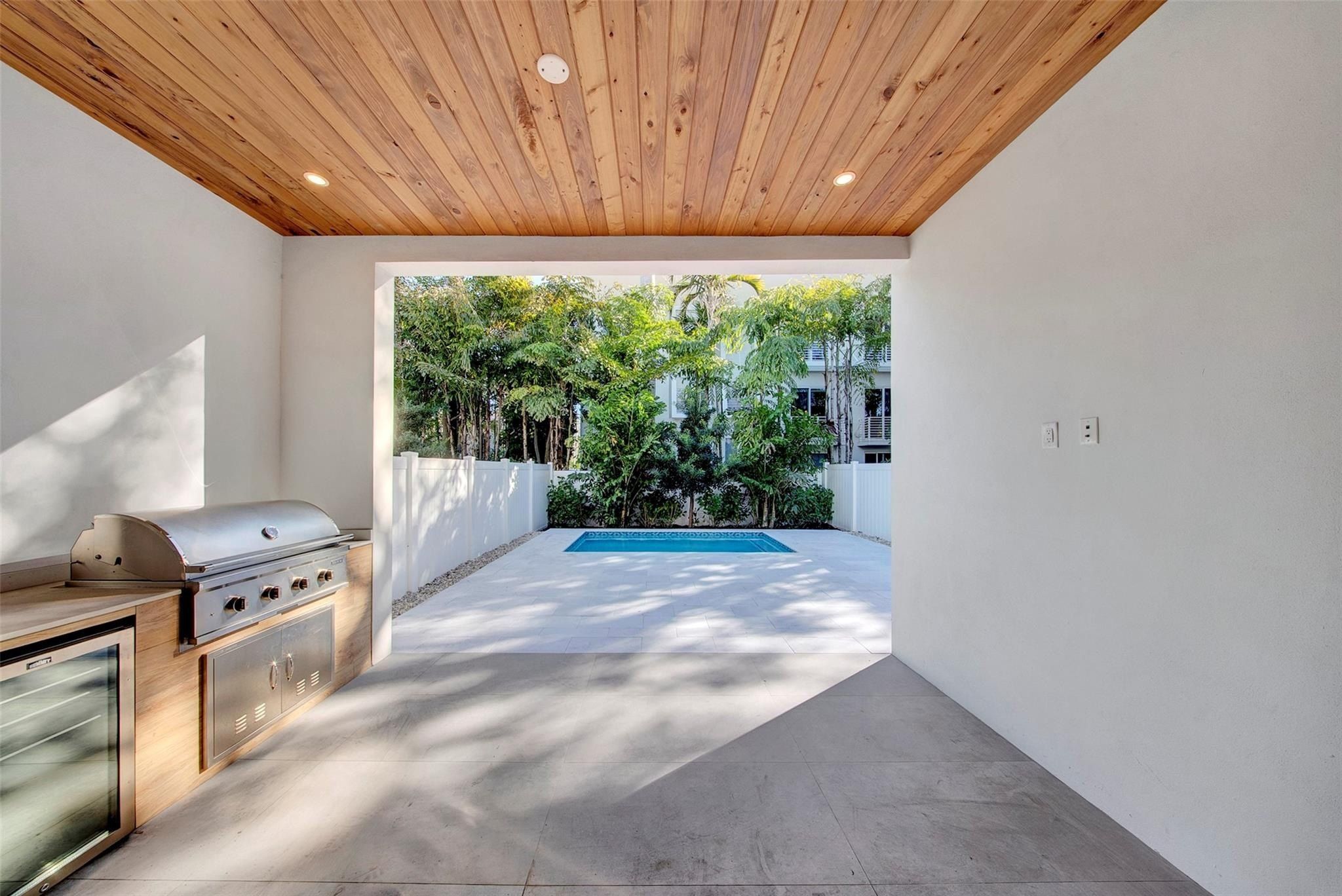 812 Se 12Th Street Unit 812. Fort Lauderdale, FL 33316