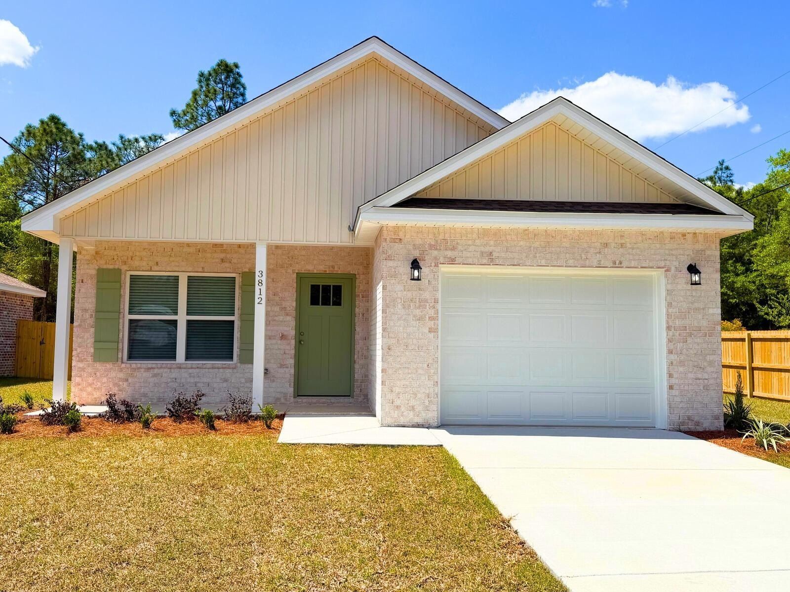 3812 Golden Acres Circle. Crestview, FL 32539