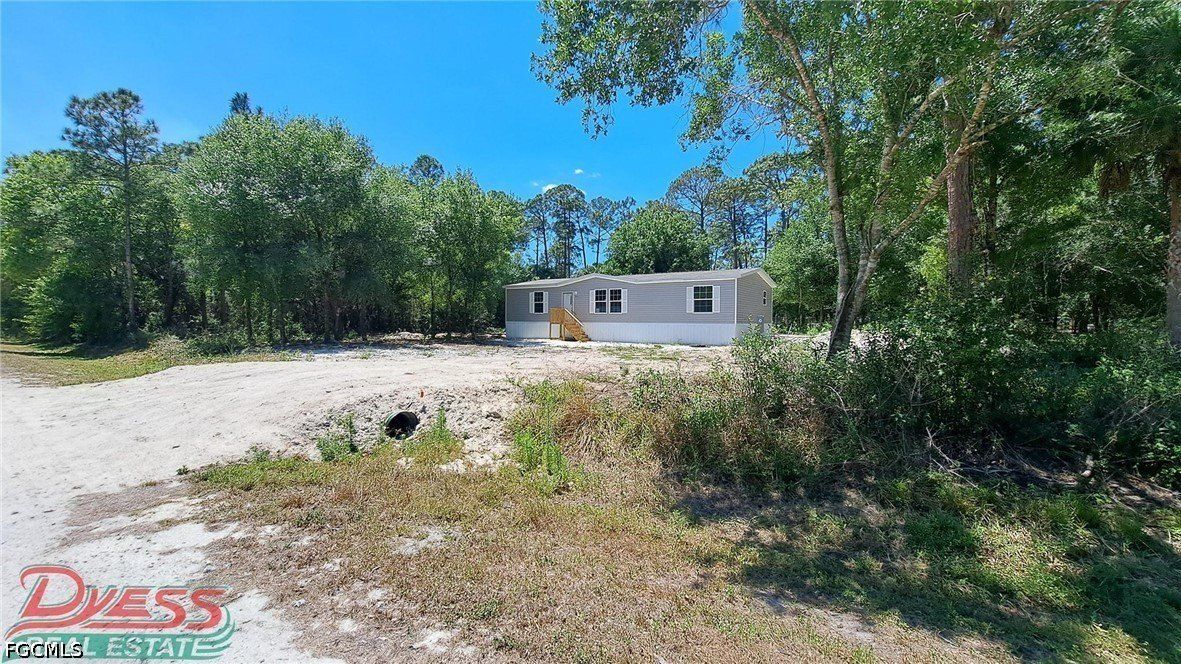 860 N Live Oak Street. Clewiston, FL 33440