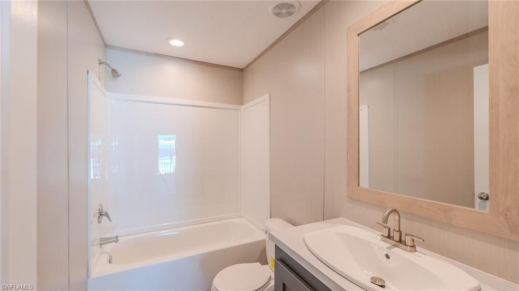 16050 Tierra Plz Lot 4. Fort Myers, FL 33908