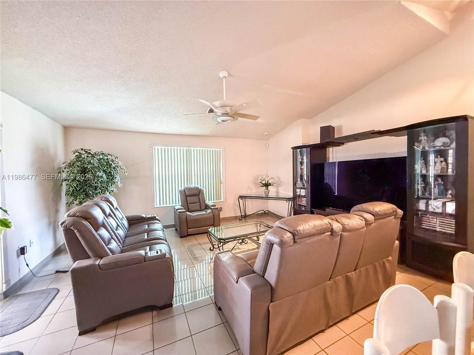 661 Ne 4Th Pl. Hialeah, FL 33010