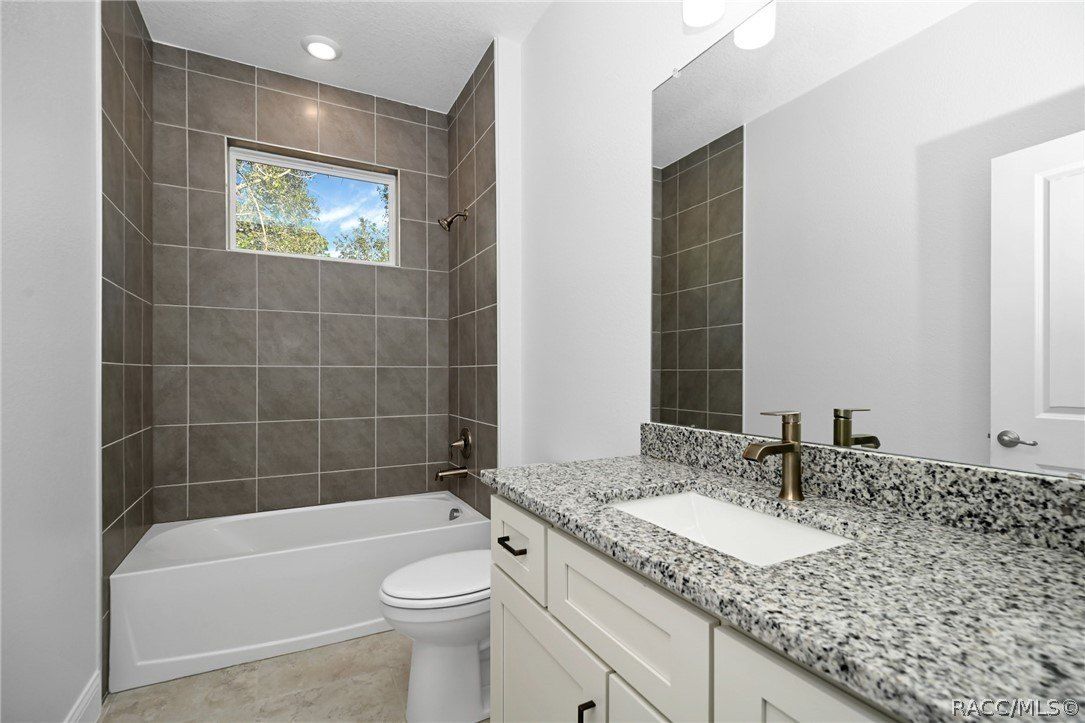 8736 N Vince Drive. Dunnellon, FL 34434