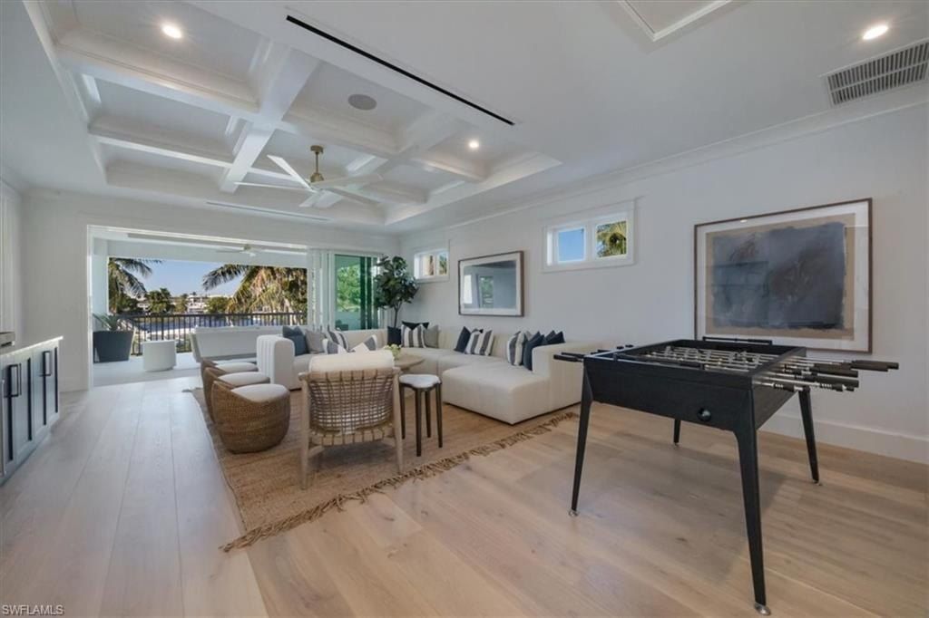 493 8Th Ave S. Naples, FL 34102