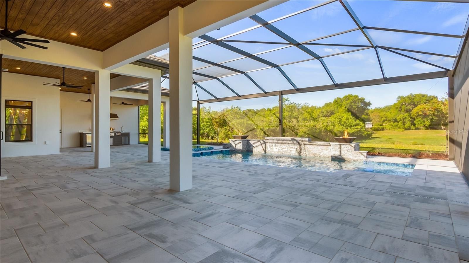 26112 Estates Ridge Drive. Sorrento, FL 32776