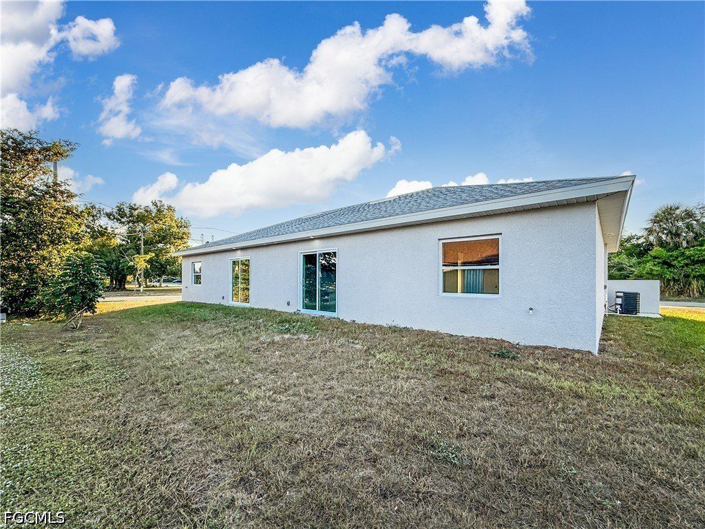 2955 Dunbar Avenue. Fort Myers, FL 33916