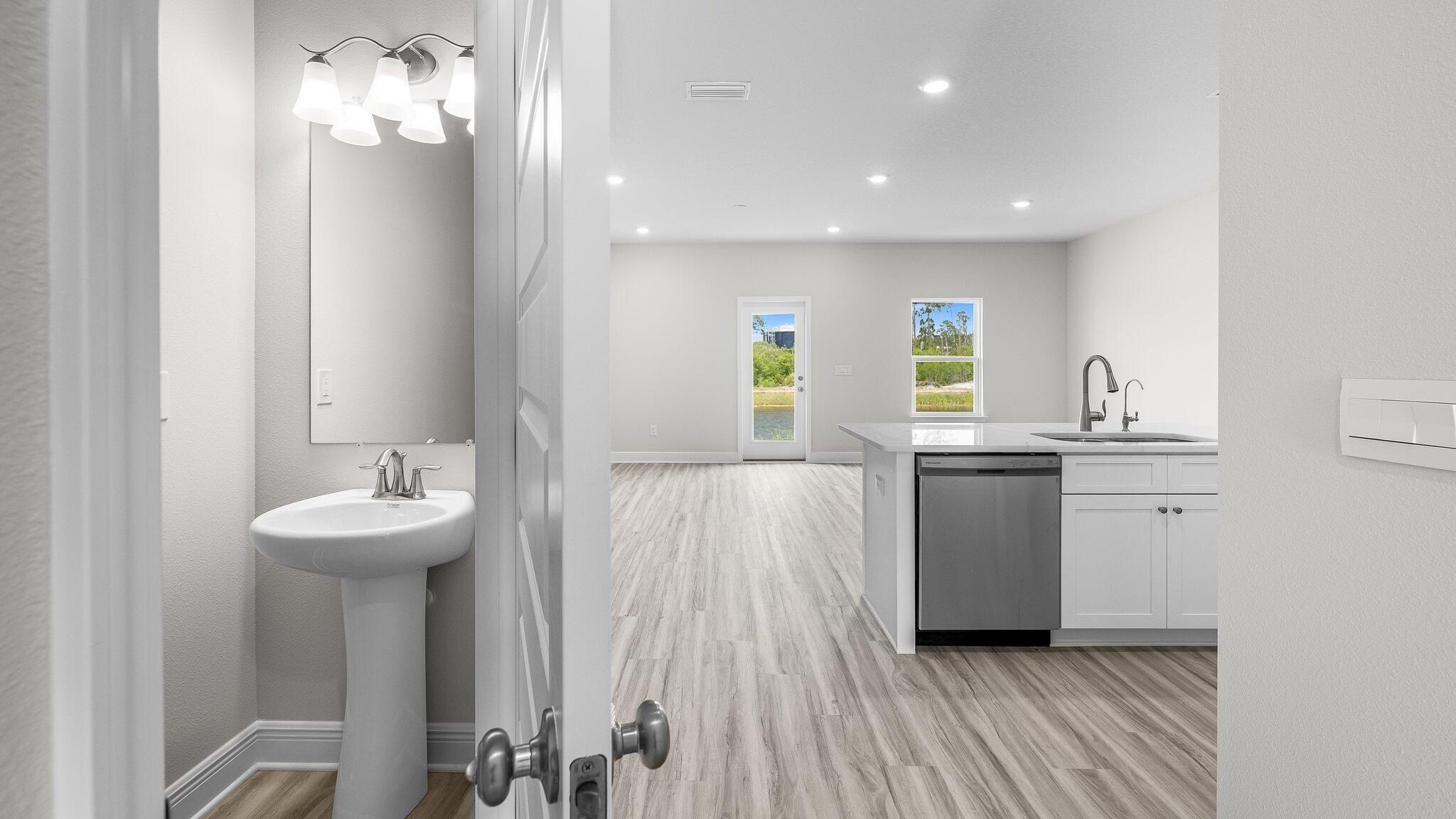 32 Hatten Court. Mary Esther, FL 32569
