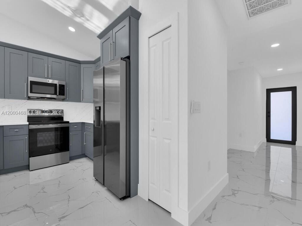 5117 24Th St Sw. Lehigh Acres, FL 33973