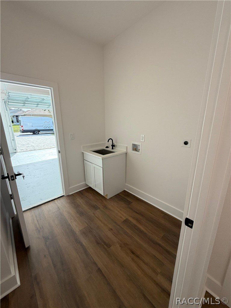 162 W Romany Loop. Beverly Hills, FL 34465