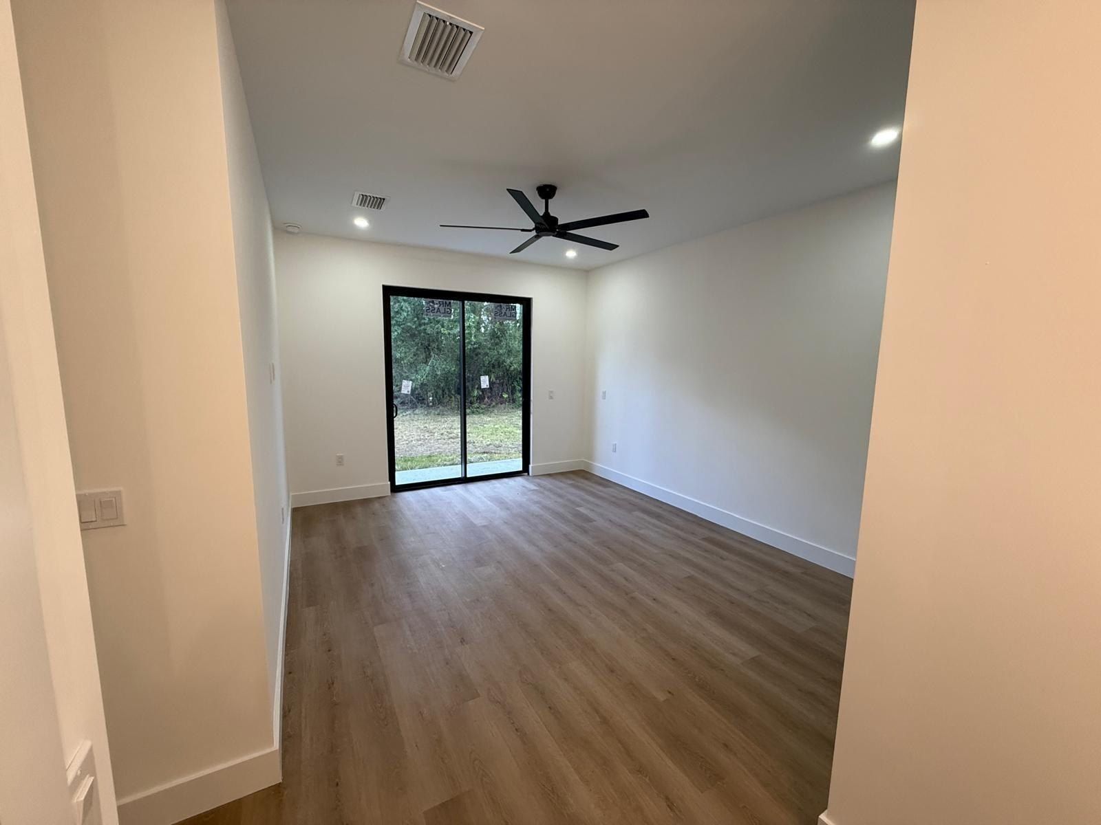 1034 E Alcalde St E. Lehigh Acres, FL 33974