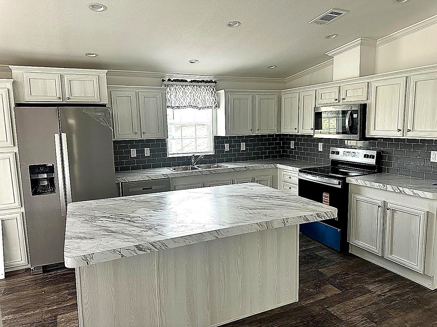 3496 Greenbluff Road. Zellwood, FL 32798
