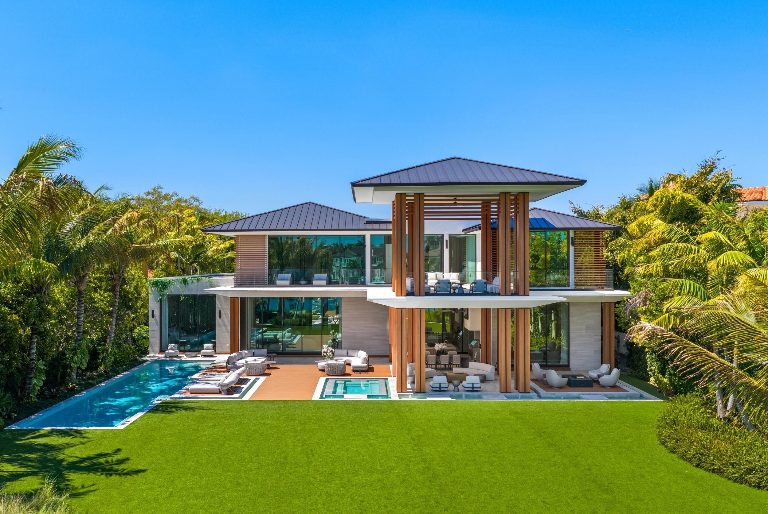 2415 Casas De Marbella Drive. Palm Beach Gardens, FL 33410