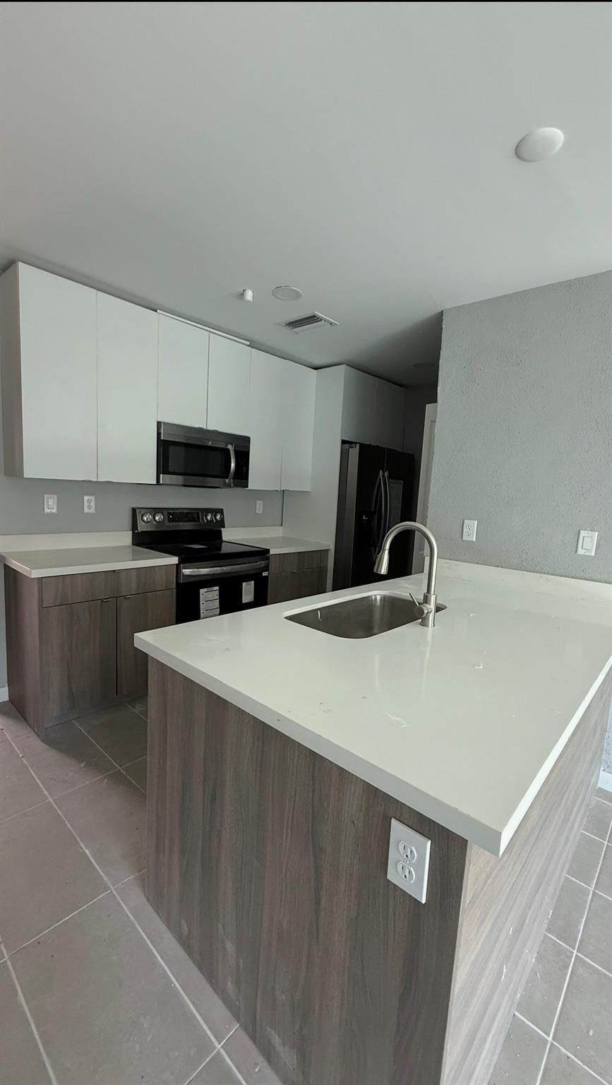 2511 Pierce Street. Hollywood, FL 33020