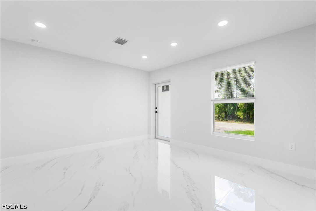 1077 Merry Street E. Lehigh Acres, FL 33974