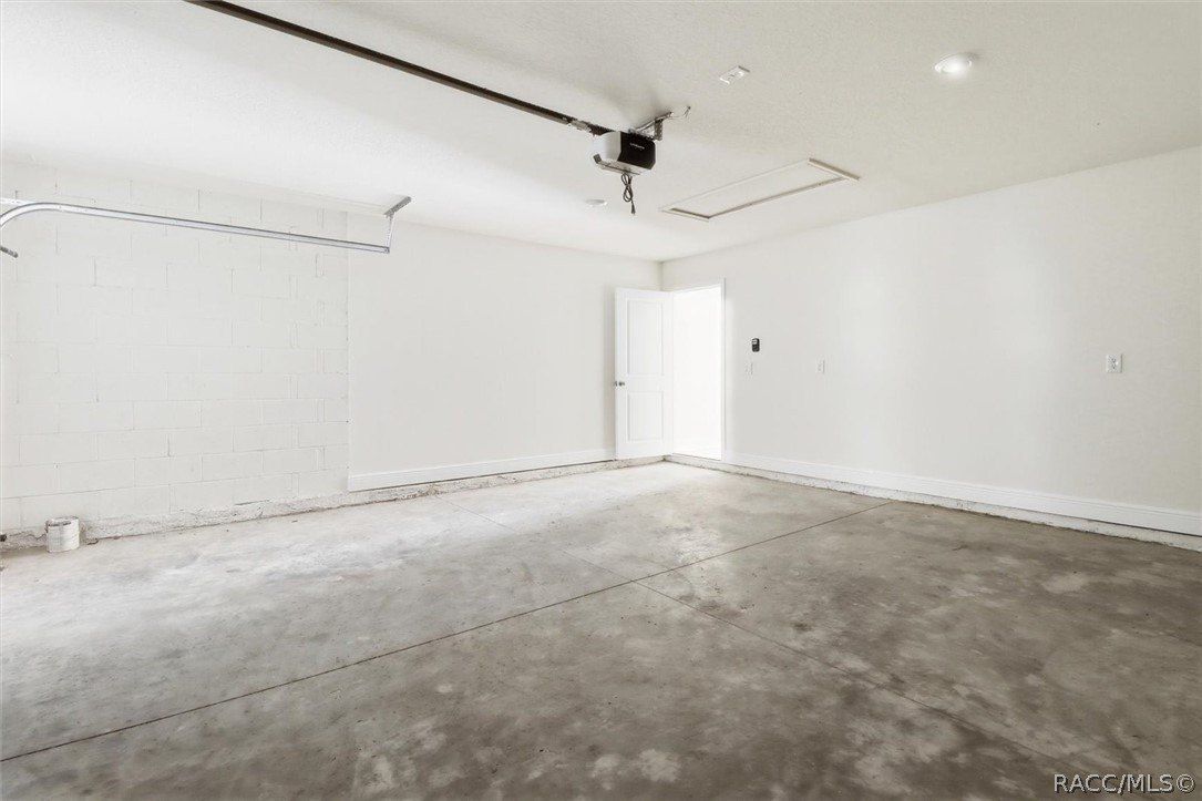 3448 W Naegelia Place. Citrus Springs, FL 34433