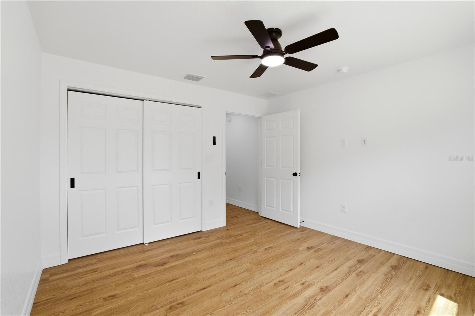 124 Guava Terrace. Ocklawaha, FL 32179