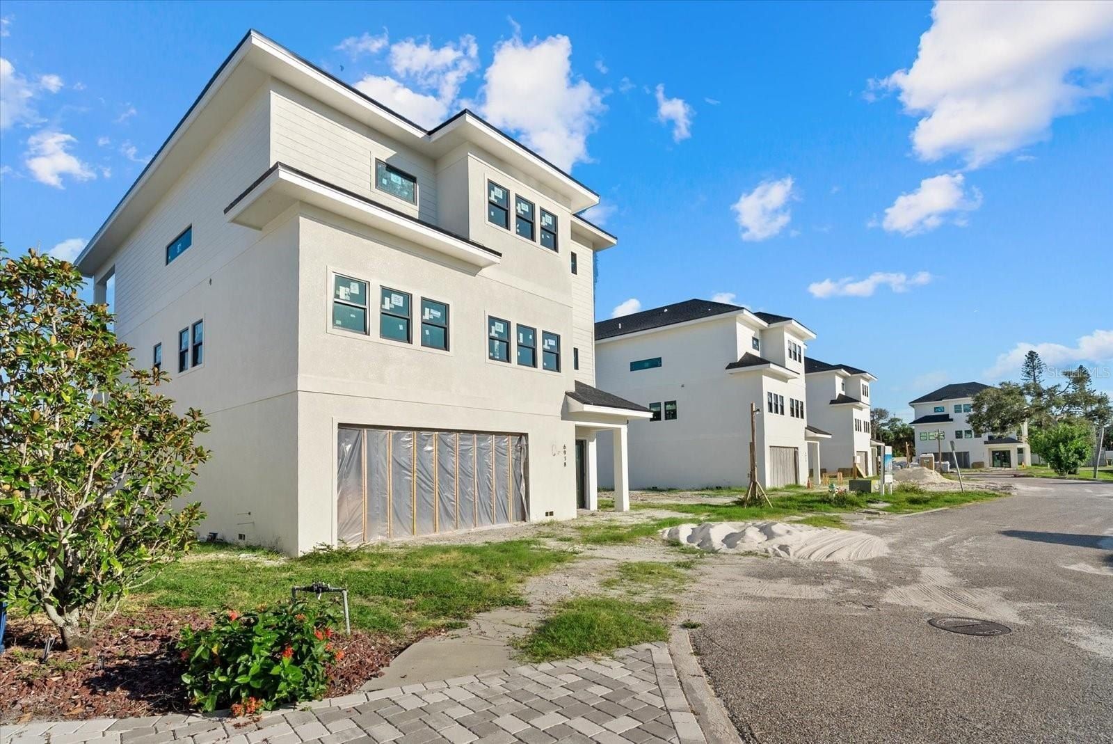 6901 Bochi Circle. Sarasota, FL 34242