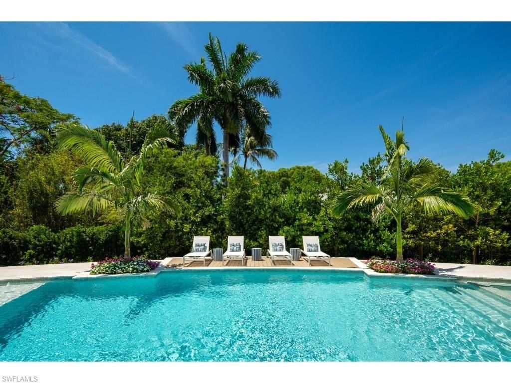 725 Pectin Rd. Naples, FL 34102