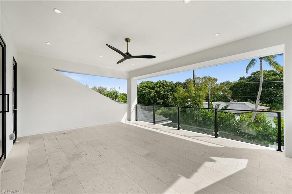 1120 10Th Ave N. Naples, FL 34102