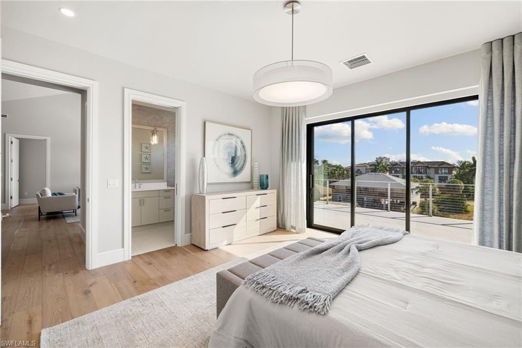 256 Trade Winds Ave. Naples, FL 34108
